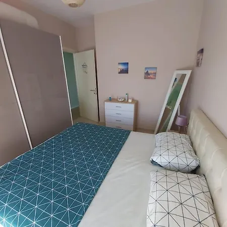Apartment Sara's Cozy In Lalzi Bay *